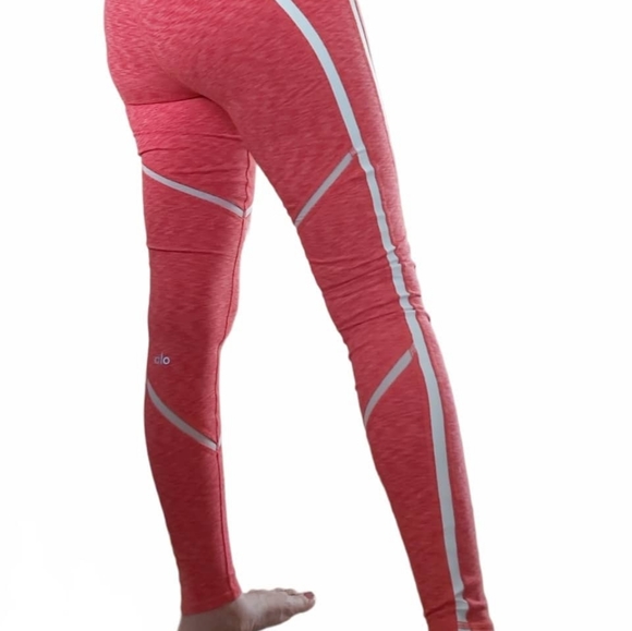 ALO Yoga Continuity Leggings . - Picture 16 of 16